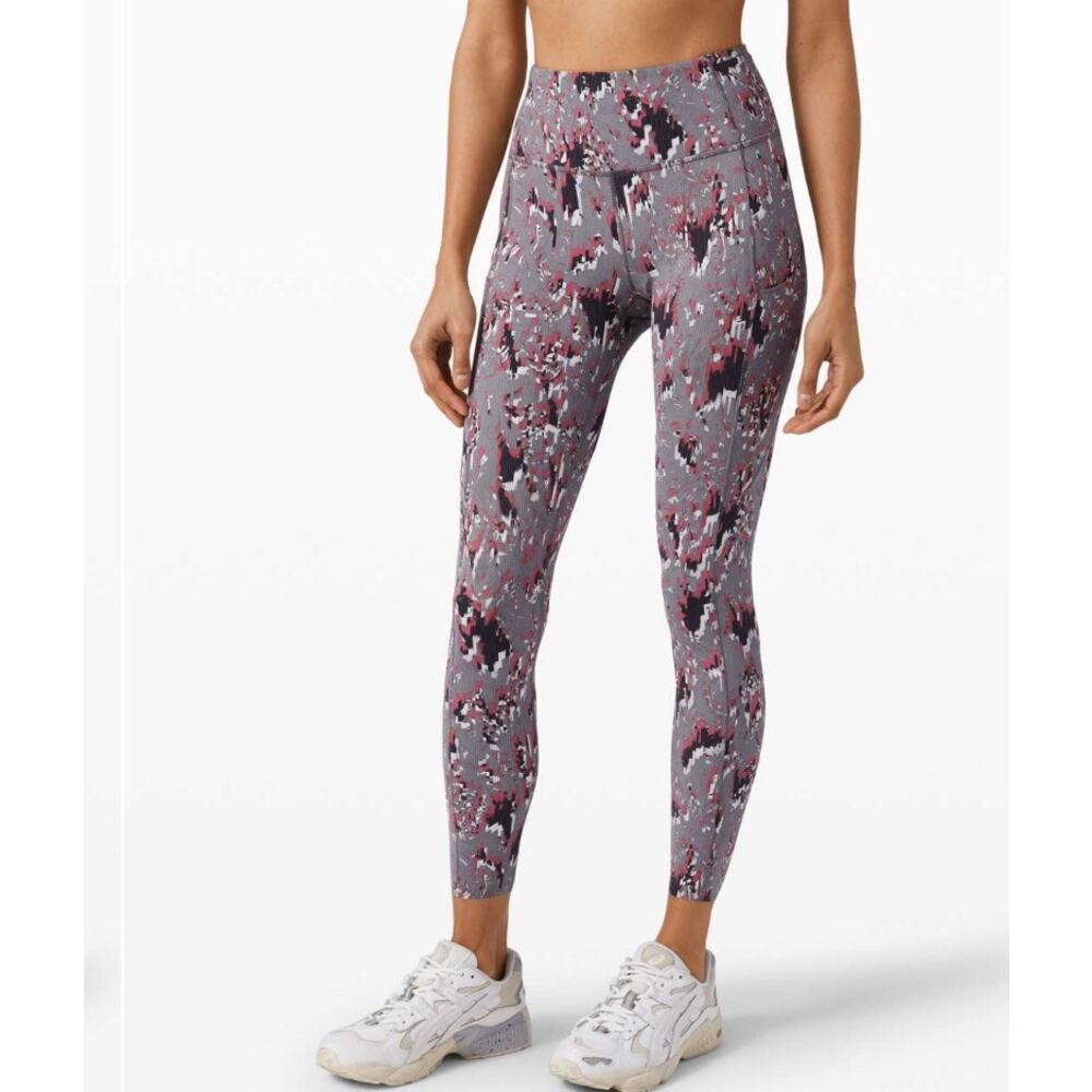 Lululemon Fast and Free High Rise Tight 25"
Floral Flux Multi size 6